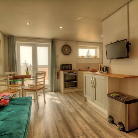 Pass The Keys Shore To Please - Sea Views And Beach Front Modern 1Bed Apt With Sofabed 朴次茅斯 外观 照片