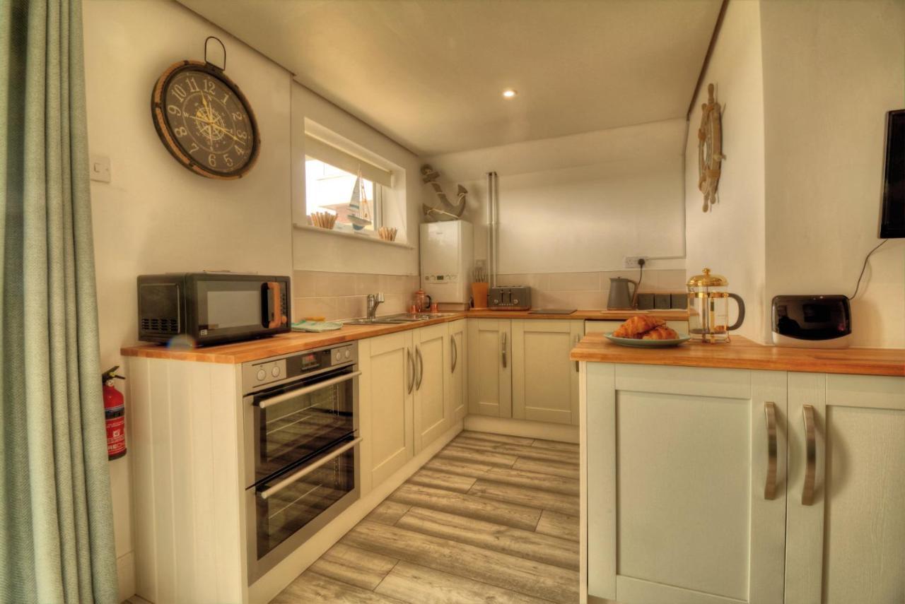 Pass The Keys Shore To Please - Sea Views And Beach Front Modern 1Bed Apt With Sofabed 朴次茅斯 外观 照片